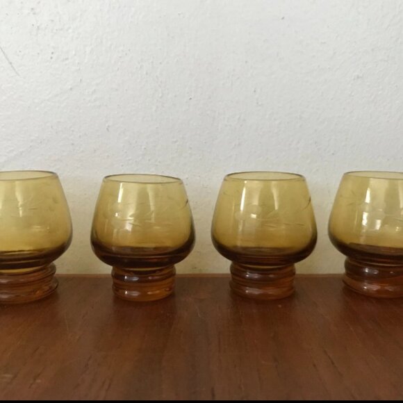 Vintage MCM Etched Wheat Pattern Amber Glass Cordial Shot Glasses Lot of 4 Set - Picture 6 of 7